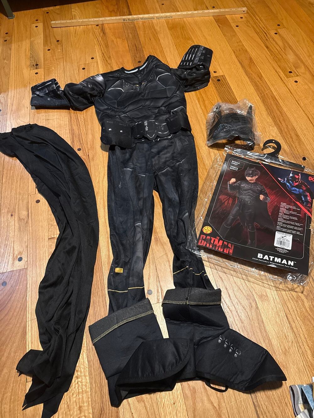 The Batman Deluxe Costume Boys 8-10 Medium Muscle DC 702987 Rubie’s DC